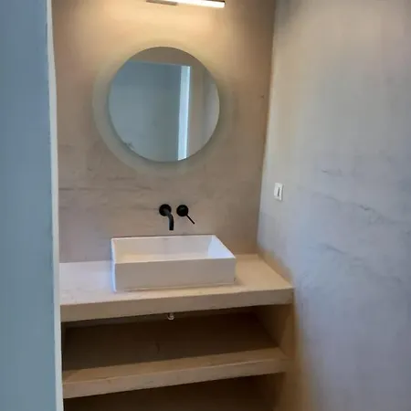 Lejardin Santorini * Pírgosz